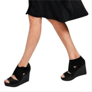 Eileen Fisher Draw black Nubuck suede wedge sandals with back zipper Size 9